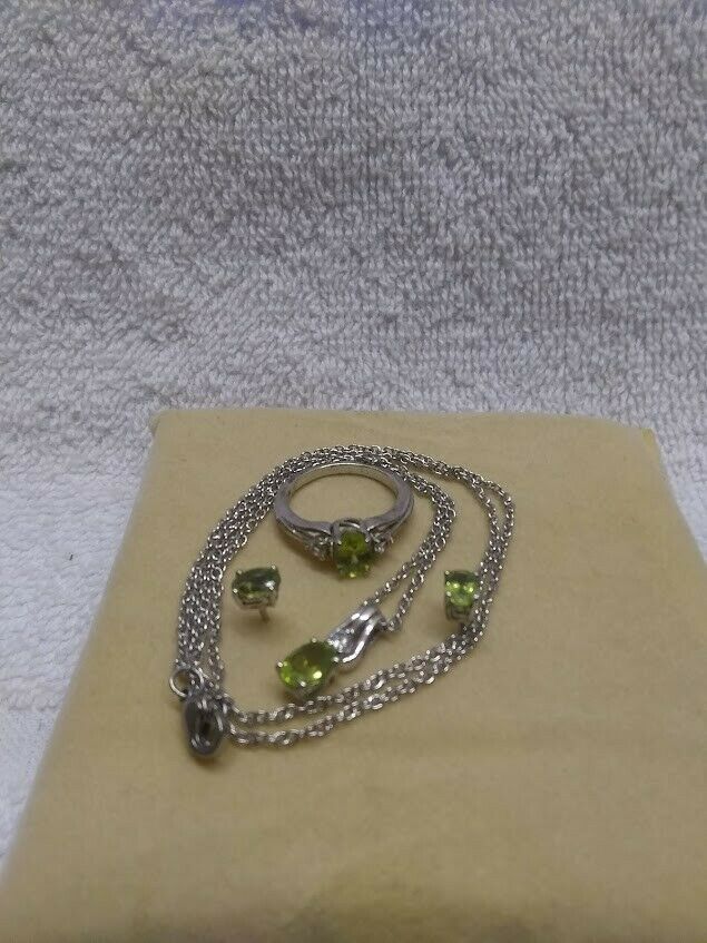 925 sterling silver Peridot jewelry set,necklace,stud ear rings,& ring size 