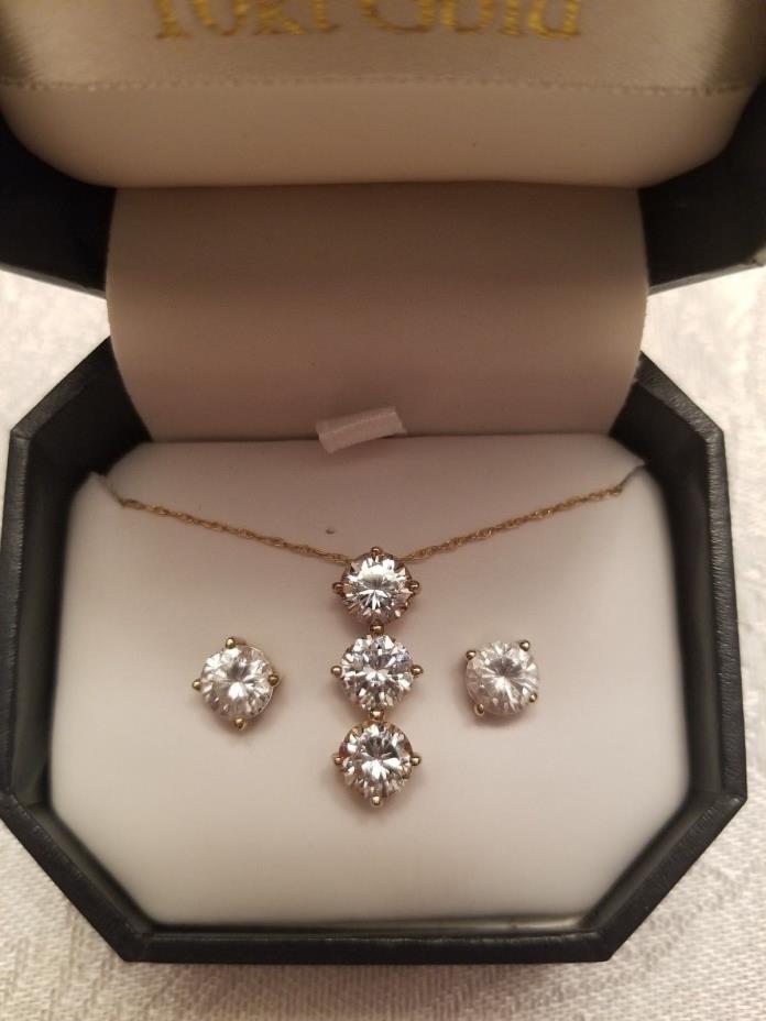 Beautiful 10 Kt Gold Cubic Zirconia Necklace and Stud Earring Set