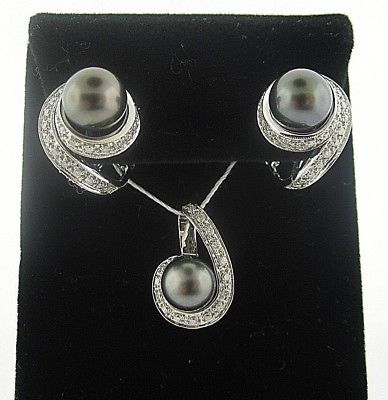 * 14K .585 WHITE GOLD BLACK PEARL AND DIAMOND EARRINGS WITH MATCHING PENDANT