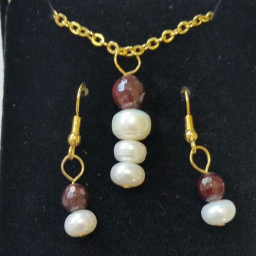 Gold Garnet Pearl Necklace Pendant Earring Boxed Set 18
