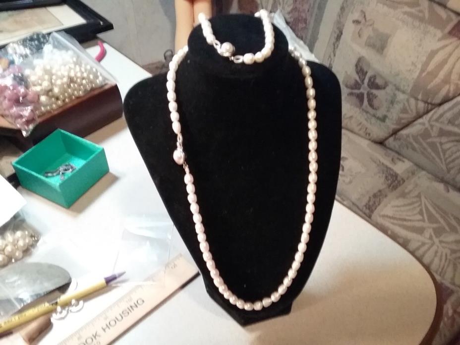 Vintage Freshwater Pearls Necklace and Bracelet Set