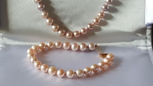 14K Yellow Gold  Pink Pearl Necklace & Bracelet Set /satin lined storage folders