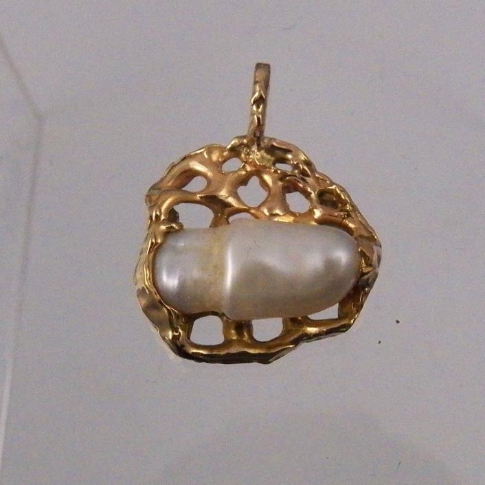Freshwater Pearl Pendant, Unusual Shape, 14k Gold Setting, 4.62 grams
