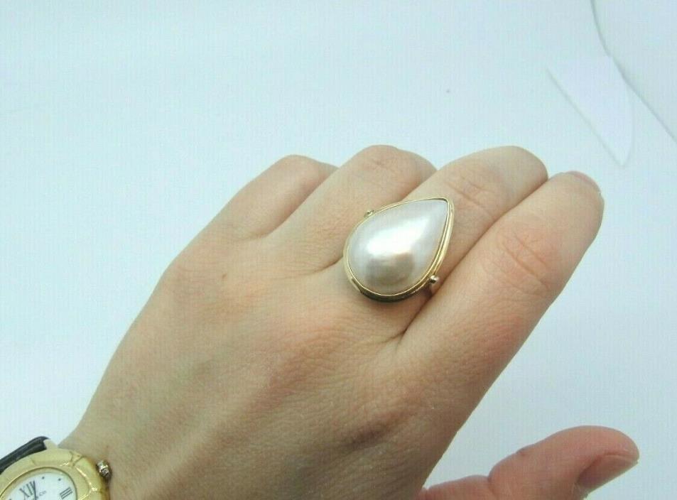 Tear Drop Mabe Pearl Ring in 14K Yellow Gold. Size 5.50