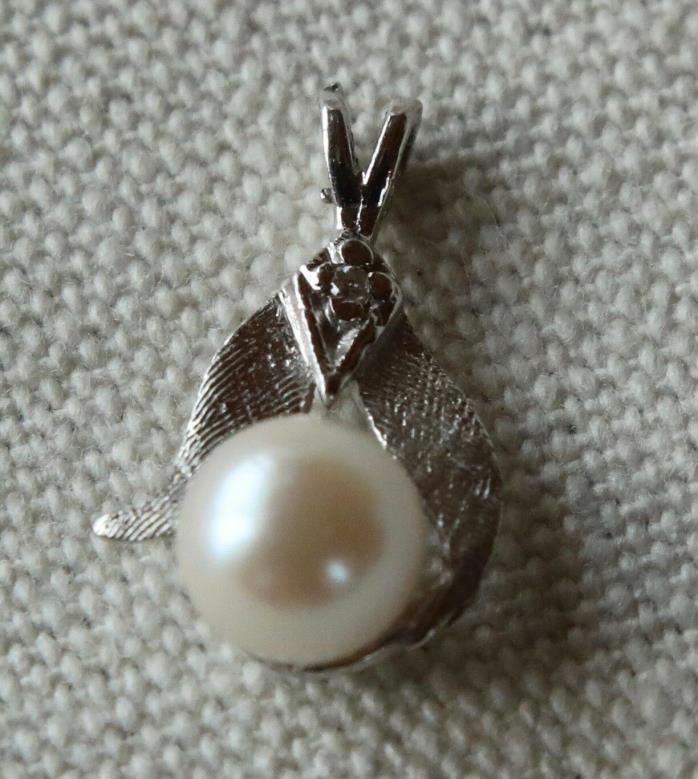 14 K white gold  pearl and diamond pendant