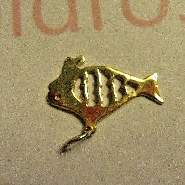 14K Yellow Gold. Fish Charm or Pendant. 1.4gr.  Sku # 2024-5