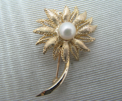 j016 Beautiful Flower Brooch with a Center Pearl in 14k Yellow Gold