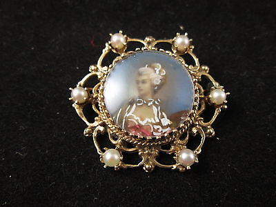 VINTAGE 14K Y/G HAND PAINTED MINIATURE PORTRAIT PIN WITH SIX PEARLS