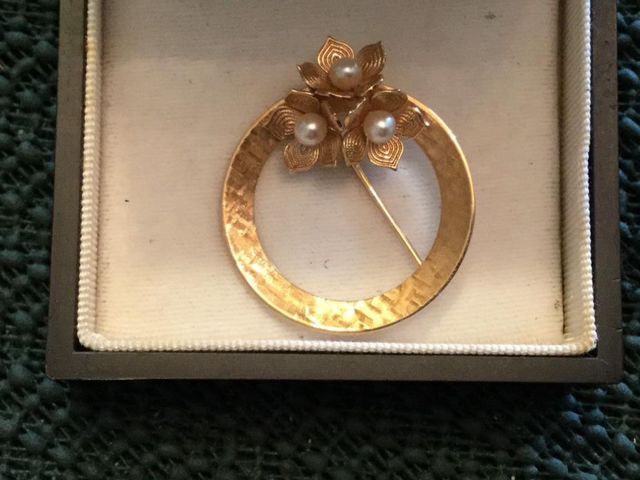 LOT 6 # 1012 GOLD 14 K PIN BROOCHE WITH 3 PEARL 3.8 DWT