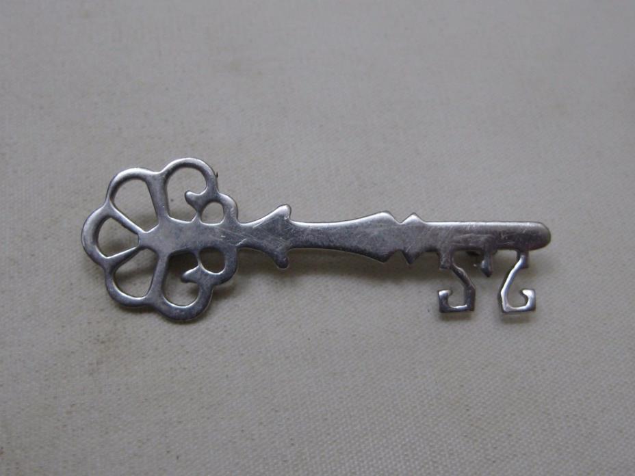 VINTAGE STERLING SILVER SKELETON KEY BROOCH PIN ~ WRE W.E. RICHARDS CO.