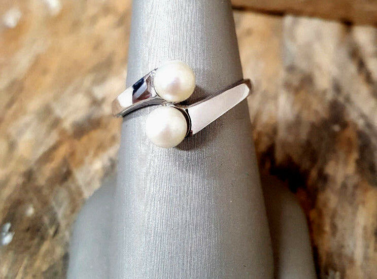 Estate 5mm Cultured Pearls in a 10kt White Gold Ring