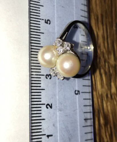 14k Yellow Gold Ring 2 Cultured Pearls 6 Bright Sparkling Diamonds Size 9 Ladies