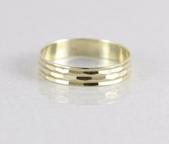 14k Yellow Gold Hammered Band 4mm Ring Size 7