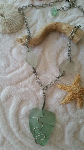 Genuine Beach Jewelry. Seafoam Green Ocean Beach Seaglass Pendant Necklace.