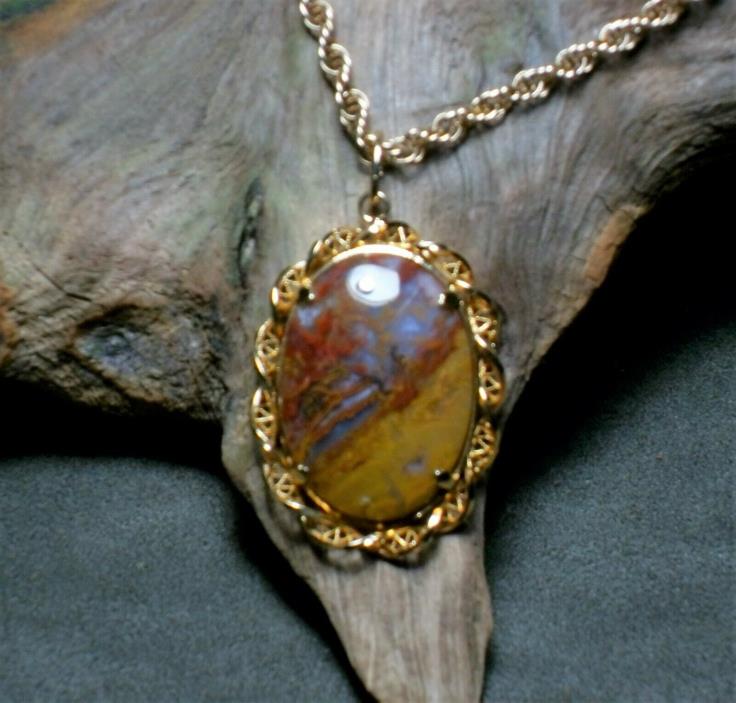 Agate cabochon Necklace