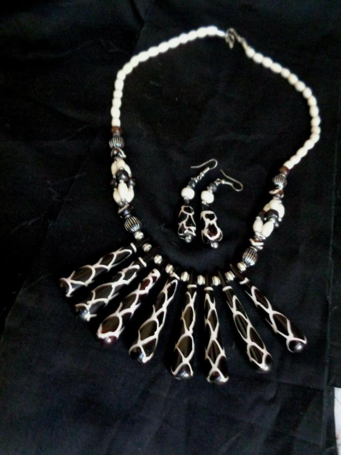 NECKLACE AND EARRING SET BLACK AND WHITE BONE ABSOLUTELY STUNNING