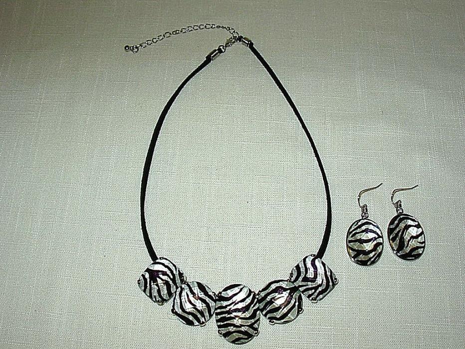 Zebra Style Lucite Choker Pendant Necklace 16