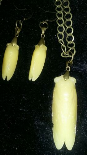 EGYPTION REVIVAL NATURAL YELLOW JADE SCARAB OVAL CHAIN NECKLACE, EARRINGS SET.