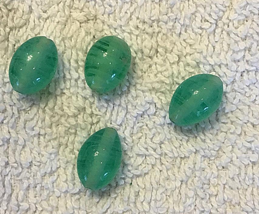 VINTAGE JAPANESE HAND MADE SWIRLING MINT GREEN GLASS BEADS 10 PCS