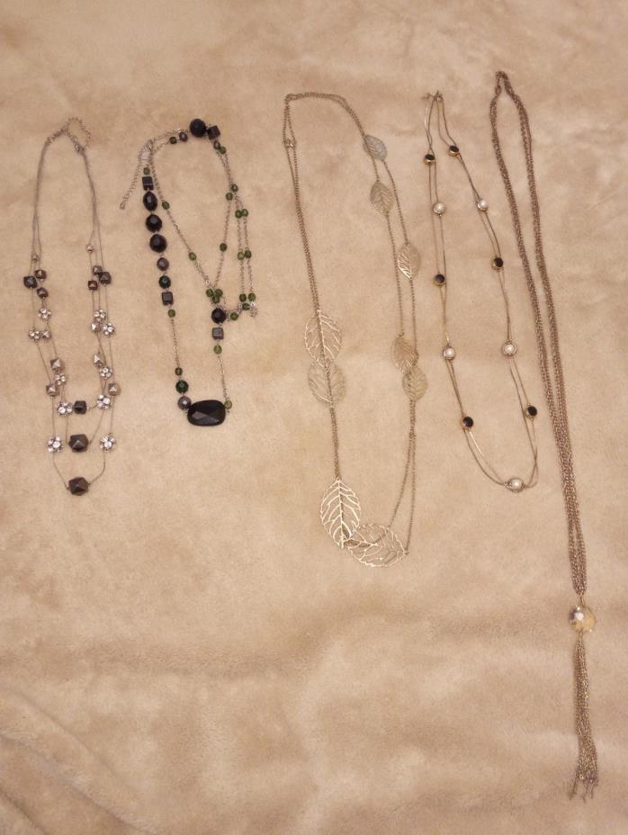 Beautiful woman's necklace lot