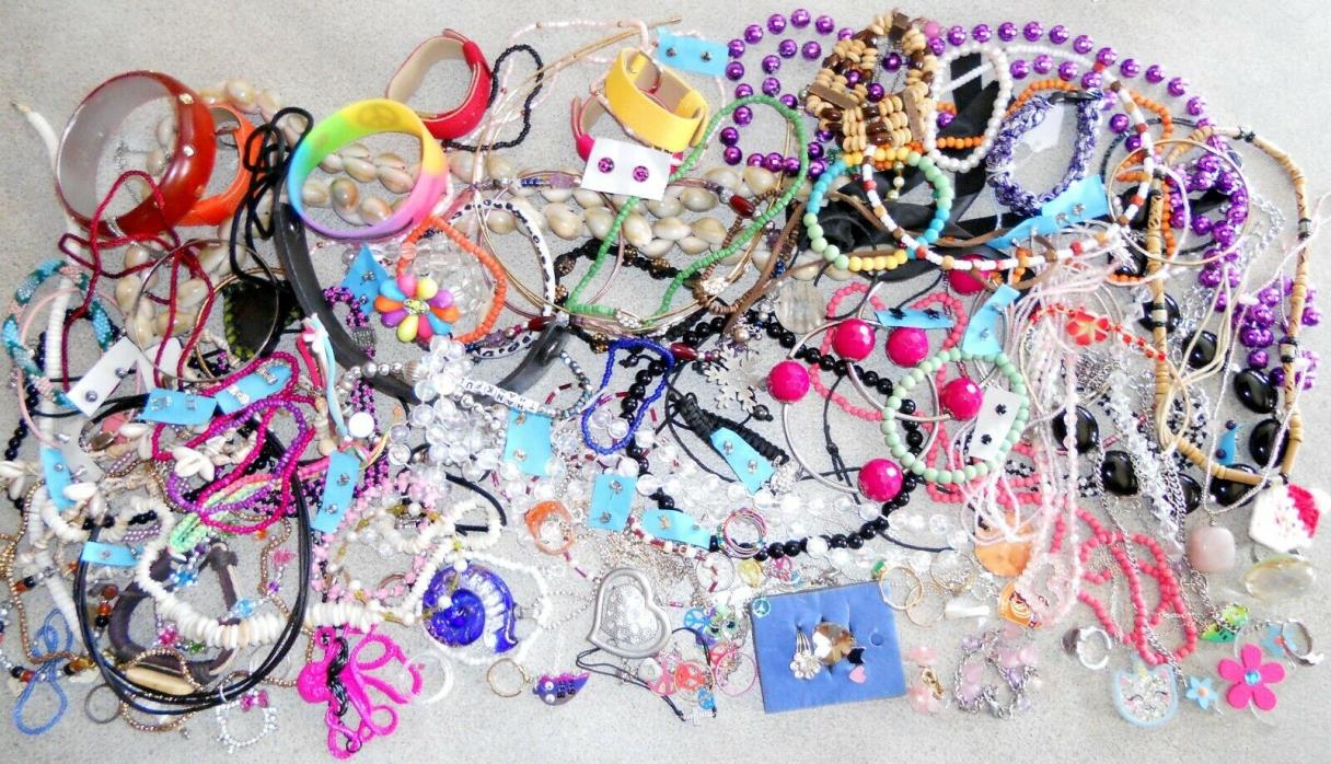 Girls Jewelry HUGE Lot 135pc Fashion Play Dress up Necklaces Rings Earrings Mix