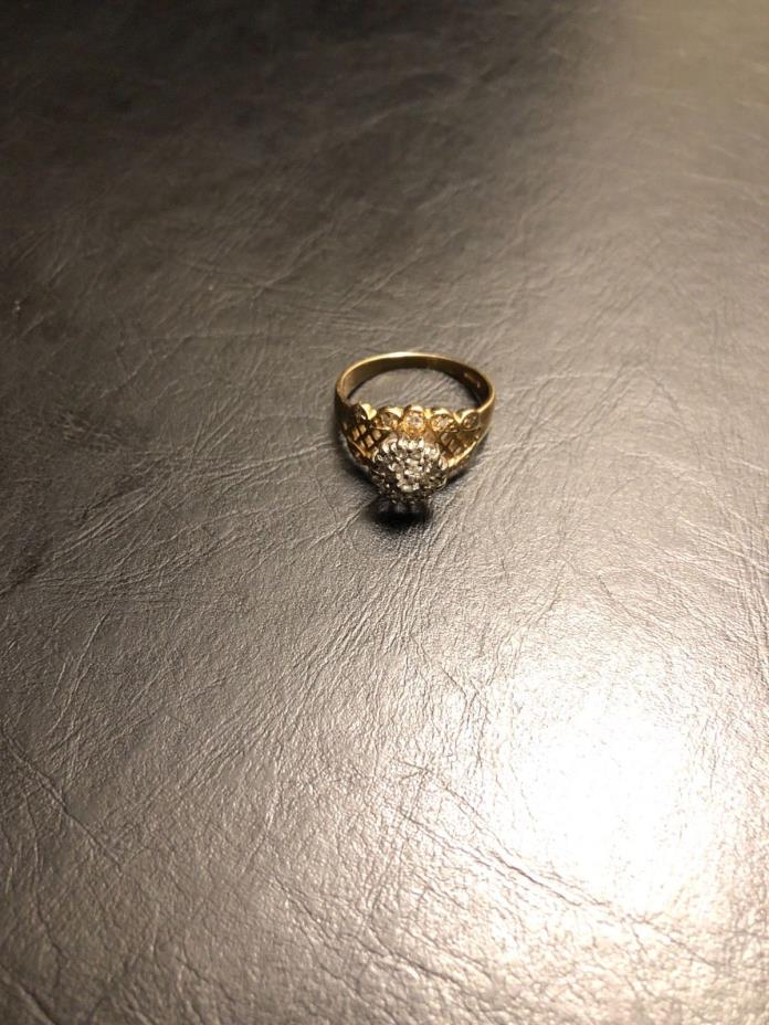 14 katrat gold wedding ring, size 7 good condition