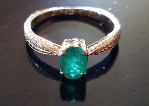 14K Gold And Emerald Ring Euro Engraved Ornate Shank and Ring