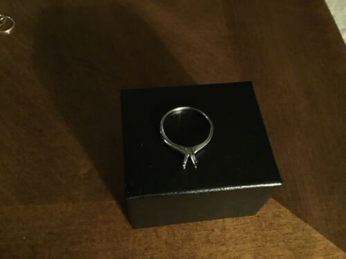 14k White Gold Solitaire Engagement Ring Mounting Size 6.75