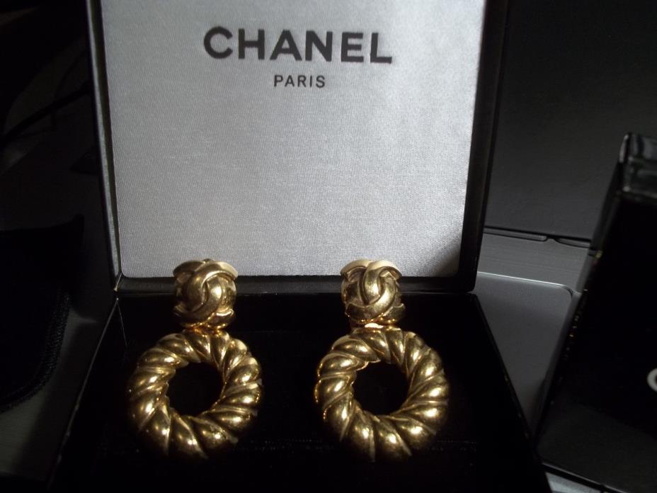 Authentic CHANEL Vintage Gold Tone CC Logos Hoop Clip On Earrings & Original Box