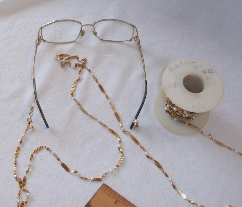 24KT GOLD PLATED FASHION CHAIN WITH FAUX PEARLS EYE GLASS HOLDER - 30