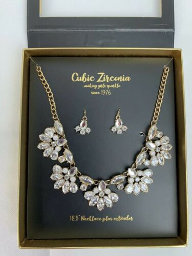 Gold BEAUTIFUL Cubic Zirconia Earrings and Necklace set *Pearls of The Nitght*