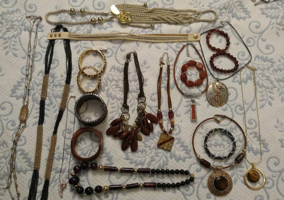 Lot of brown Jewelry mixed