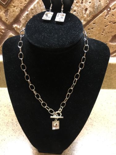 NWT Paparazzi “Wear it Like You Mean It” 2pc Beautiful Silver Set only $5