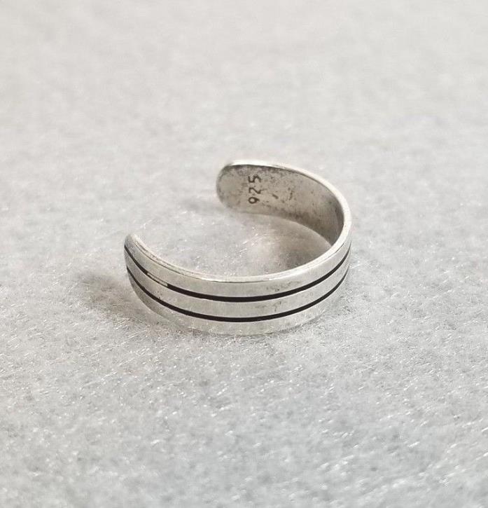 925 Sterling Silver Modern Line Style Toe Ring - Size Adjustable