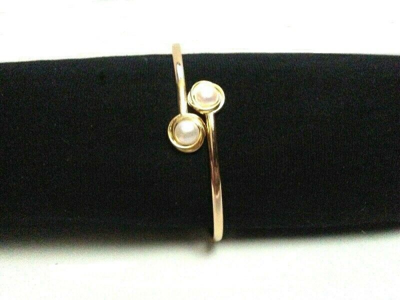 10K Yellow Gold Cultured Pearl Bangle Bracelet 7