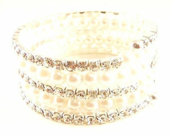 B174 SPARKLY CRYSTAL & PEARL MEMORY WIRE BRACELET