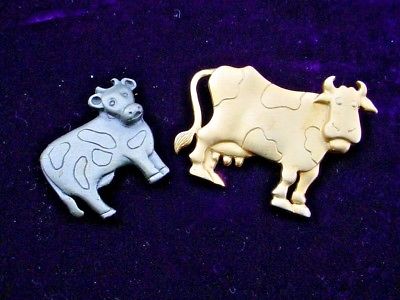 Signed JJ 1988 COW Pin Goldtone Costume Jewelry FREE Magnet Pewter Color Cow