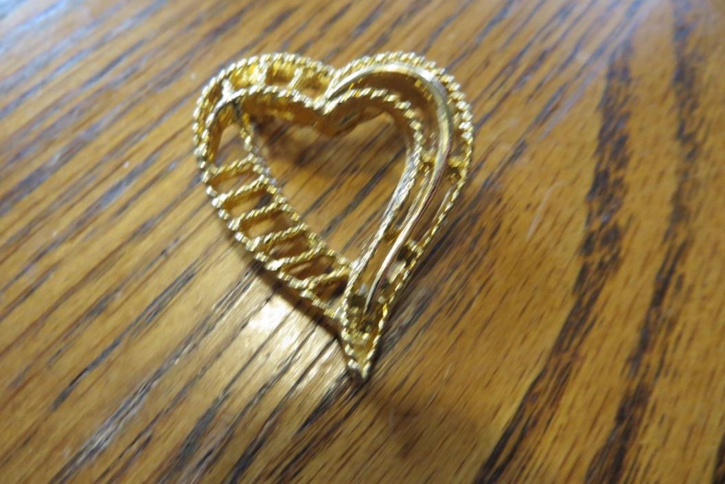 ARTIST SIGNED HEART BROACH Gerry,lovely beautiful designed heart jewelry pin