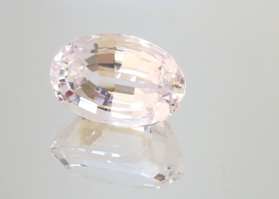 24.16 carat VVS KUNZITE UNTREATED SPARKLING TRANSPARENT LIGHT PINK VVS