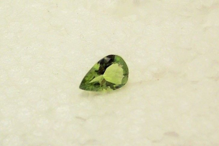 natural  genuine 5 x 8 pear   shape faceted green peridot  carat 1.00 good color