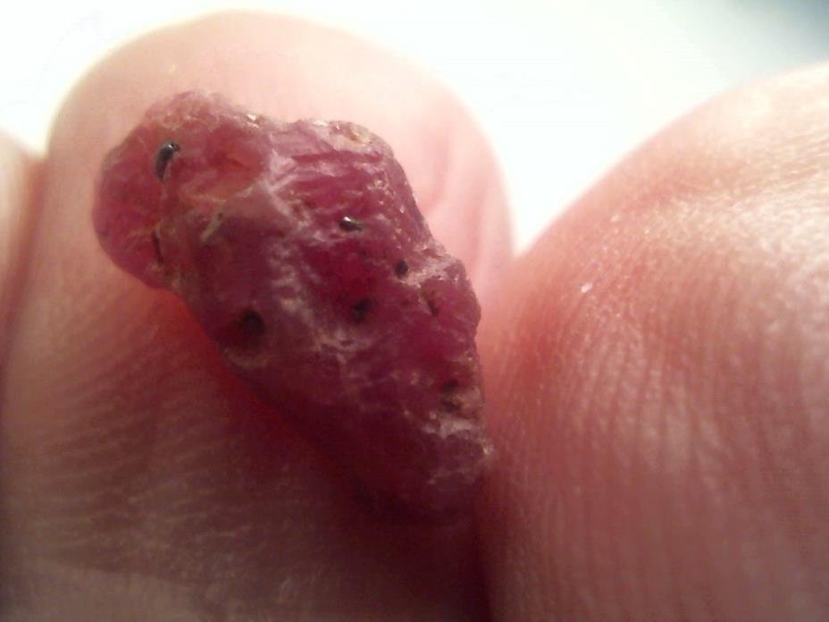 4.20CT . RED ROUGH DIAMOND - RARE  13X7X6MM.. TRANSPARENT  NO TREATMENT.