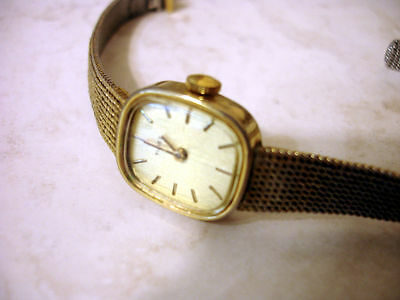Pre-owned Timex Ladies Gold Colored Watch