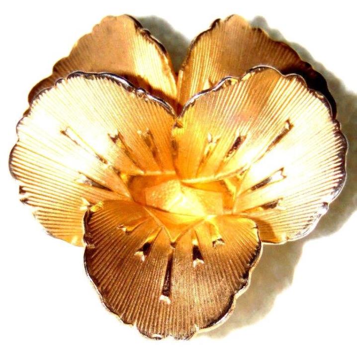 VINTAGE GOLD TONE PRETTY FLOWER  FLORAL PIN BROOCH ~SIGNED: GIOVANNI