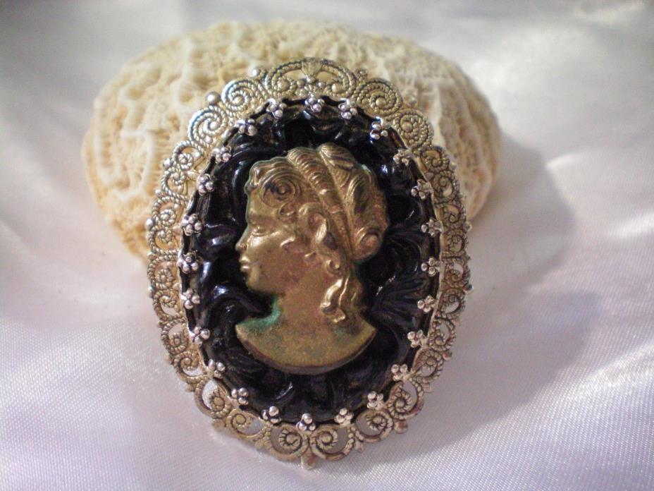 Lovely VINTAGE Brooch of Woman