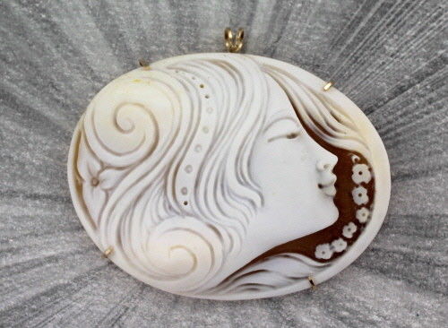 HAND CARVED SHELL CAMEO PENDANT NECKLACE ---  WIRE WRAPPED PERNICE