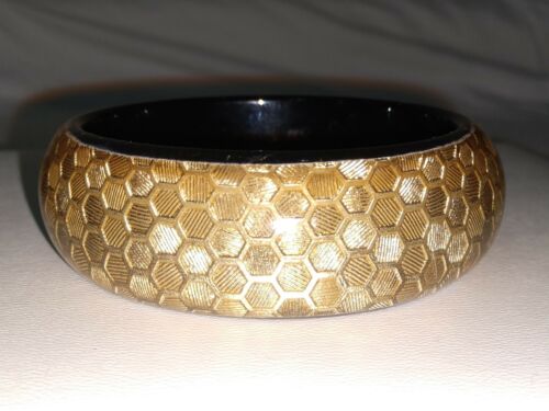VINTAGE THICK CLEAR RESIN &  LUCITE*GOLD EMBEDDED HEXAGON SHAPES* BRACELET