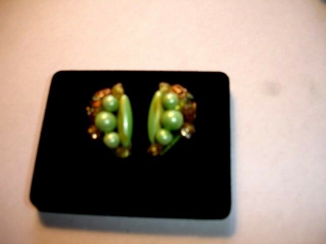 Vintage Lime Green & Crystals LUCITE Clip On Earrings      #E25