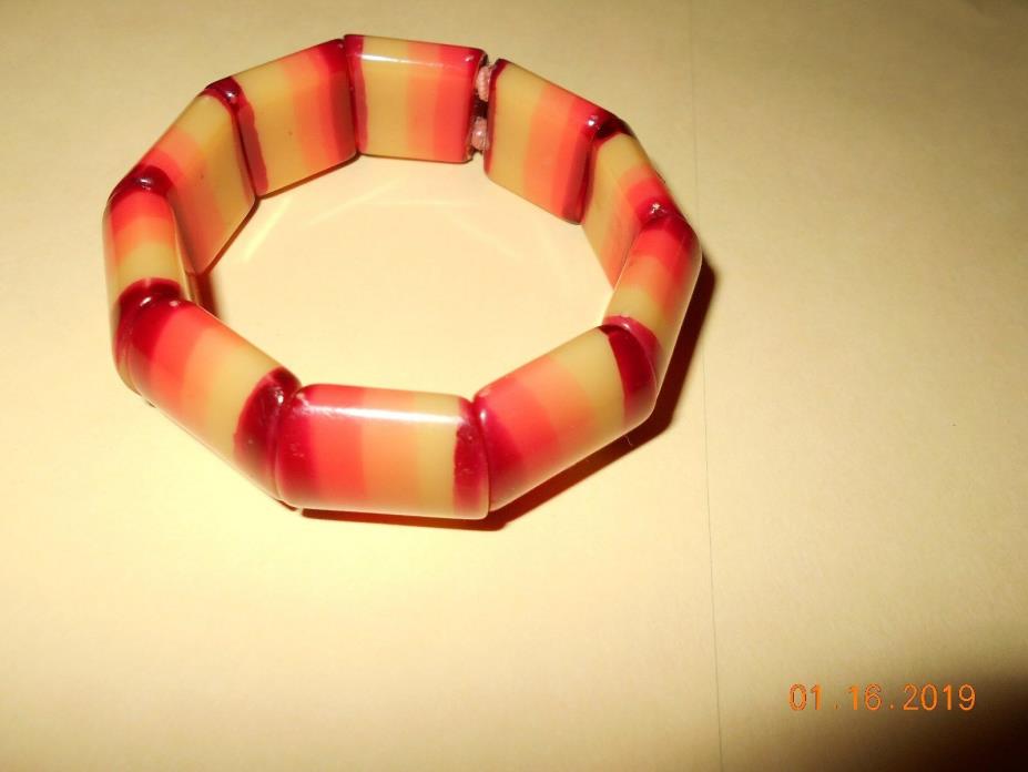 VINTAGE LUCITE STRETCH BRACELET SHADES OF ORANGE 1940's
