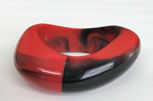 Vintage Red Black Swirled Lucite Assymetric Bangle Bracelet 8