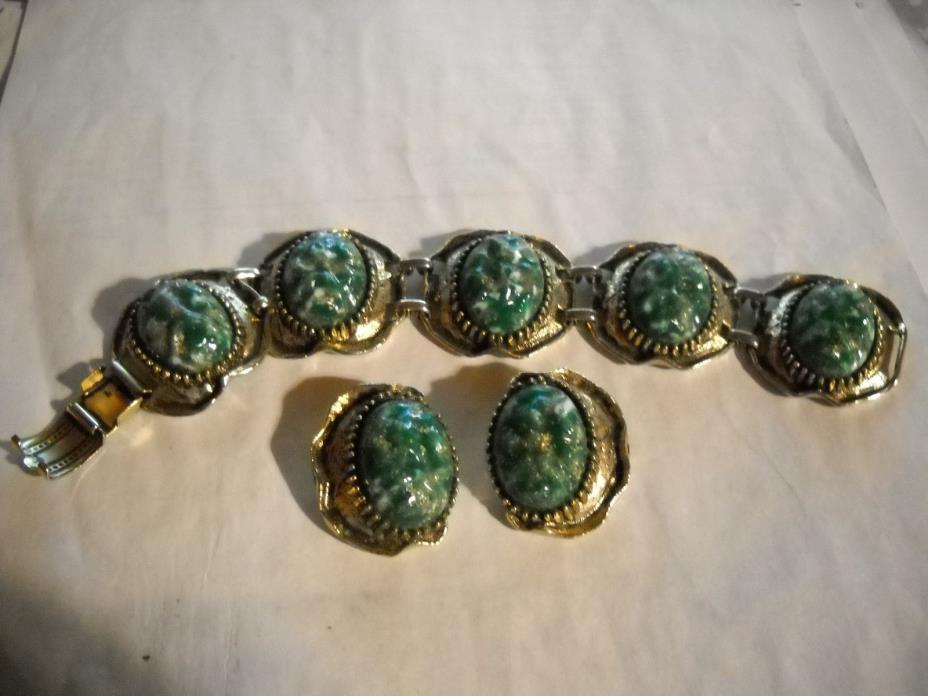 ~Vintage Chunky Green Molded Lucite Panel Bracelet/Clip Earrings~